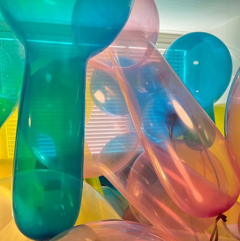 WB28 Long Neck Balloons